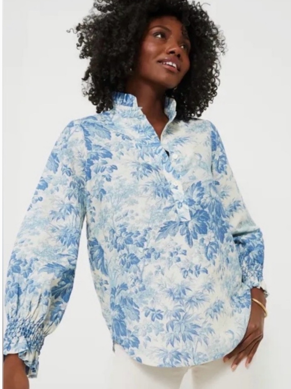 Excellent Tuckernuck Teagan Popover Blouse in Misty Blue Toile. Sz: L